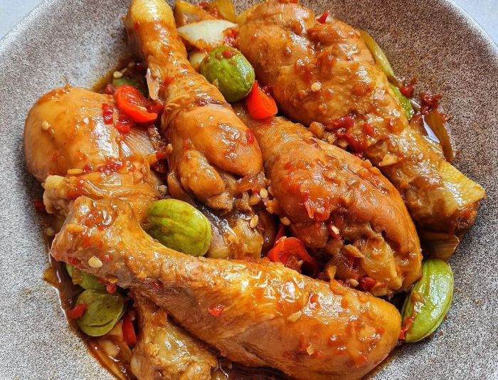 Resep Ayam Kecap Pedas Kental: Cita Rasa Manis, Gurih, dan Pedas